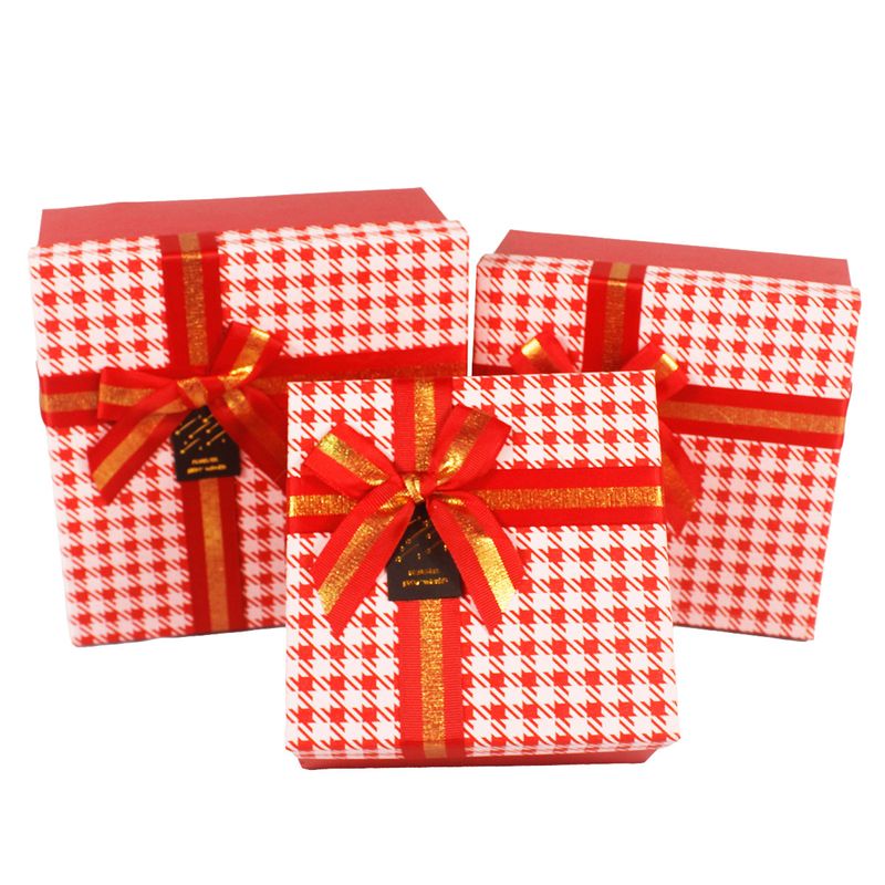 Kit-com-3-Caixas-De-Presente-Cor-Creme-e-Vermelhas-com-Laco-Resistentes-3-Medidas--1-